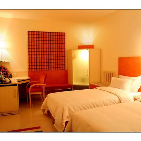 Aditya Hometel Hyderabad Zimmer foto