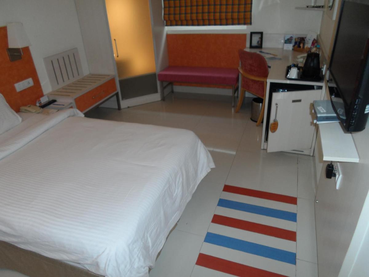 Aditya Hometel Hyderabad Exterior foto